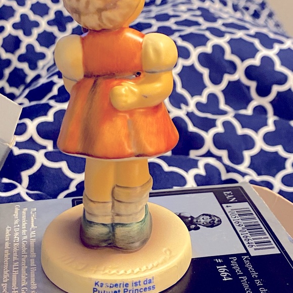 Hummel Figurine Exclusive 25 year edition. - Picture 3 of 6